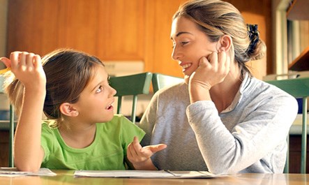 Muốn con mở lòng, hãy học cách hỏi chuyện con